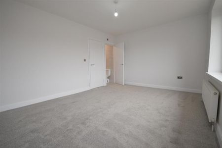 4 bedroom detached bungalow to rent - Photo 4