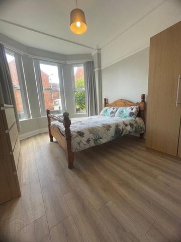 53 Haypark Avenue, Belfast, BT7 3FE - Photo 2