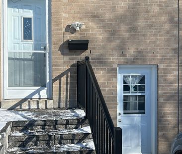 For Lease - 734 Pam Crescent, Newmarket, Ontario - Photo 1