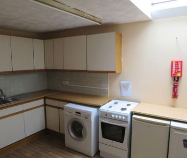 3 bedroom flat to rent - Photo 5