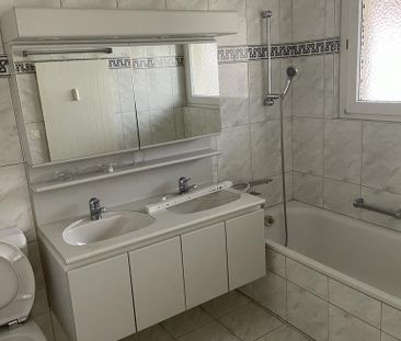 Grosszügige 6.5 Zimmer Dachwohnung im sonnigen und ruhigen Brütten - Foto 3