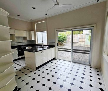 STYLISH AND SPACIOUS SEMI IN PRIME MOSMAN LOCATION - Photo 2