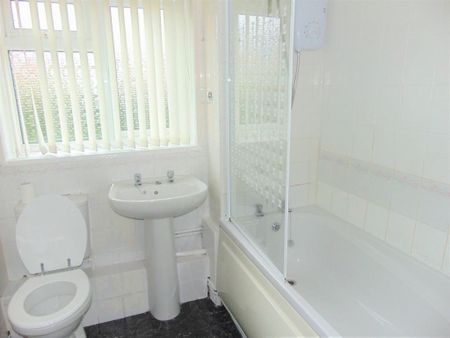 2 bedroom ground floor flat to rent - Photo 5
