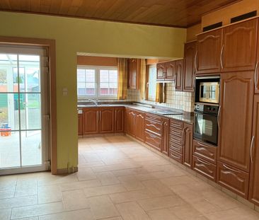 Instapklare gezinswoning met 3 SLKS, garage en tuin op toplocatie! - Foto 1