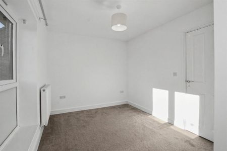 2 bedroom end of terrace house to rent - Photo 2
