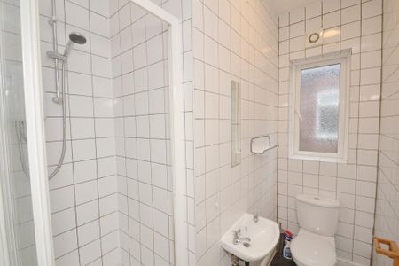 6 bedroom terraced house to rent - Photo 2