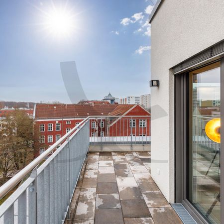 Penthouse Living - Photo 3