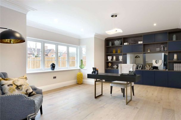 An truly outstanding new build detached home situated on one of the best roads in Beaconsfield. - Photo 1