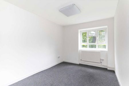 3 bedroom flat to rent - Photo 3