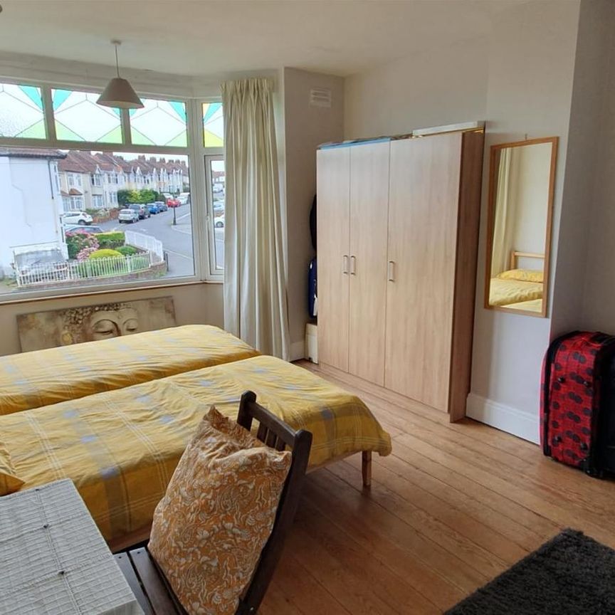 Wessex Avenue, Bristol - Photo 1