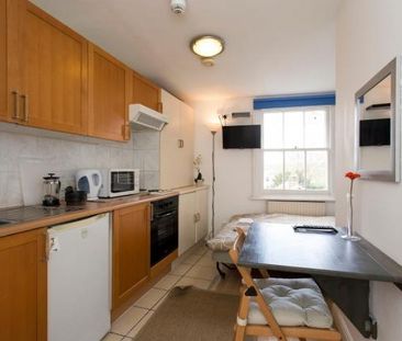 BILLS INCLUDED - Studio to rent in Earls Court, London SW5 - Photo 4