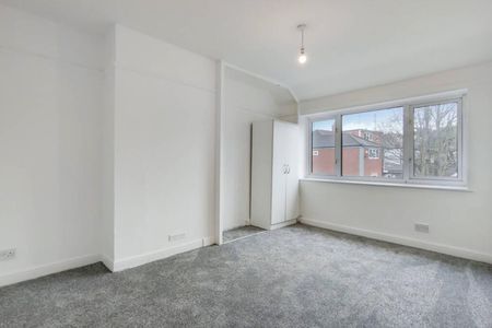 3 Bed Semi-Detached House, Beechwood Gardens, NW10 - Photo 2