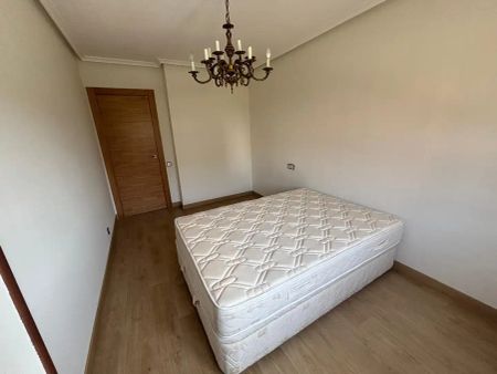 Piso de alquiler en Calle Benjamín Ortiz, Milán - Pumarín - Photo 3