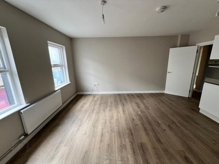 11a Dunluce Street, Larne, BT40 1JG - Photo 4