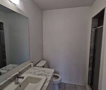 For Lease - 209 Harding Park Street, Newmarket, Ontario - Photo 5