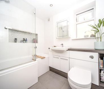 4 bedroom detached house to rent - Photo 4