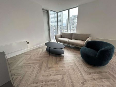 Exceptional Fully Furnished Two Double Bedroom Apartment with unrivalled facilities in the Exclusive Cortland Development, Colliers Yard. - Photo 2