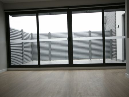 NEAR NEW 3 BEDROOM TOWNHOUSE IN HEART OF SPRINGVALE - Photo 2