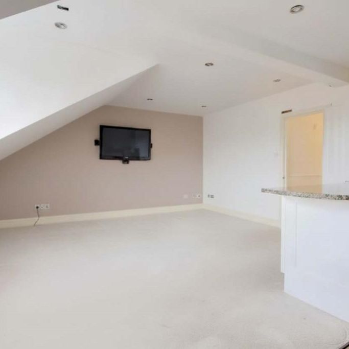 3 bedroom flat to rent - Photo 1