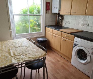 3 bedroom flat to rent - Photo 2