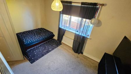 3 bedroom terraced house to rent - Photo 4