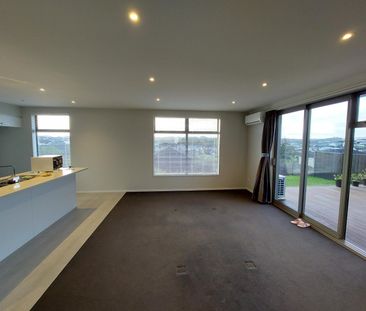 Spacious family Home in Millwater - Photo 2