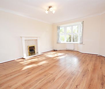 Spacious four bedroom detached house in a popular residential location in Patcham. Benefiting from off road parking to front and a drive. Offered to let un-furnished. Available now! - Photo 5