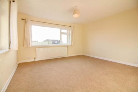 4 bedroom detached house to rent - Photo 2