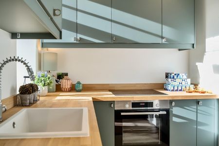 3 bedroom Flat To Let - Photo 4