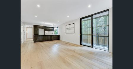 Modern Open Plan 2-Bedroom Apartment w/ Yard - Photo 2