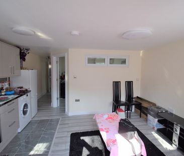 2 Bed Detached House, Portland Terrace, IG1 - Photo 5