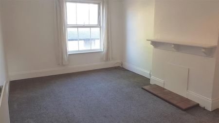 Flat 1 40 High Street - Photo 2