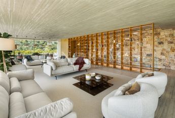 Contemporay villa with five car garage and panoramic sea views in El Madroñal