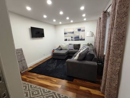 For Lease - 4364 Homewood Avenue, Niagara Falls, Ontario - Photo 2