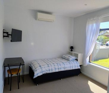 Single bedrooms available now in a SHARED HOUSE, all inclusive $490... - Photo 6