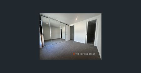 Near new 3-bedroom town house moments from the bay! - Photo 2