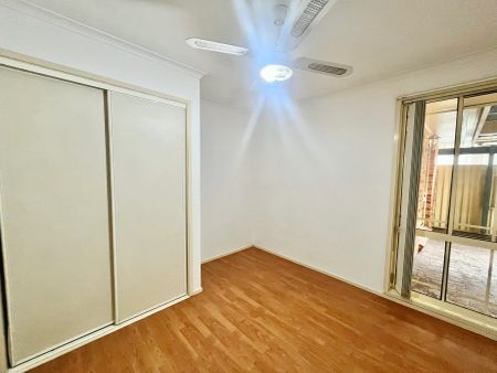 Large 4 Bedroom Family Home with Studio / 5th Bedroom - Photo 5