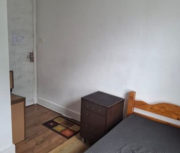 Room in a Shared House, South Esk Road, E7 - Photo 2