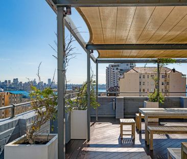 Spacious character studio with stunning communal rooftop - Photo 6