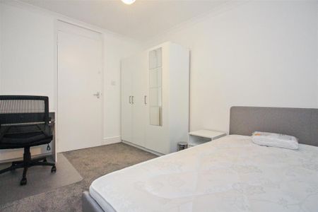 4 bedroom terraced house to rent - Photo 5