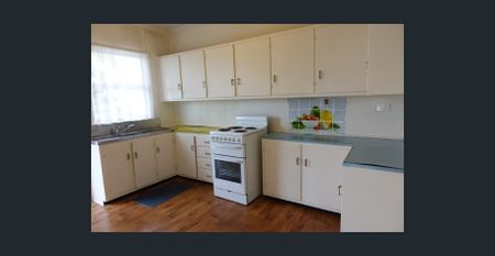 CUTE FLAT IN REDCLIFFE - Photo 5