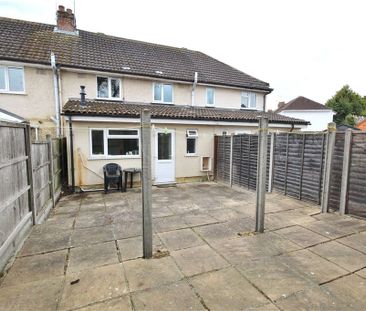 Magna Road, Englefield Green, Egham, Surrey, TW20 0PN - Photo 2