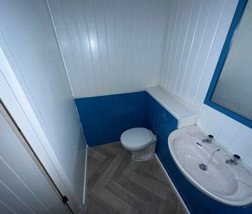 Bronwydd, Swansea, SA7 - Photo 4