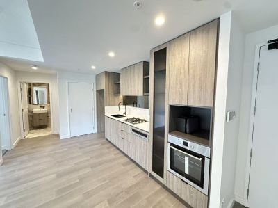 Brand New Luxury and Light filled 2 bedroom apartment in Green Square - Photo 2