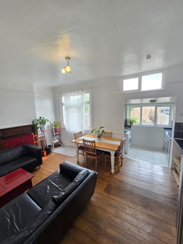 4 bedroom terraced house to rent - Photo 5