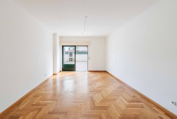 APARTAMENTO T2 NO ARNEIRO - CARCAVELOS