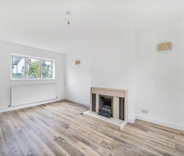 3 bedroom end of terrace house to rent - Photo 2