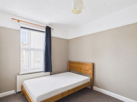 Room 5, 23 Marle Hill Road, Cheltenham - Photo 2