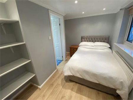 2 bedroom ground floor flat to rent - Photo 2