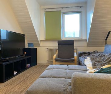 Schöne 2-Zimmer-Dachgeschosswohnung mit Balkon am Rotter See - Photo 1